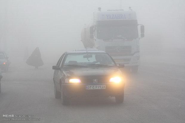 باران و مه در جاده های خراسان رضوی، رانندگان احتیاط نمایند