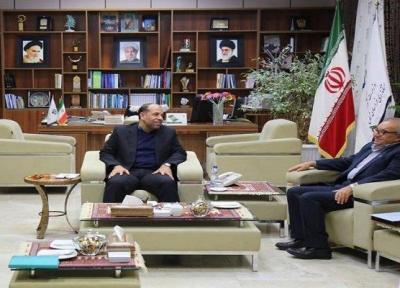 احترام به والدین بخشنامه پذیر و دستوری نیست