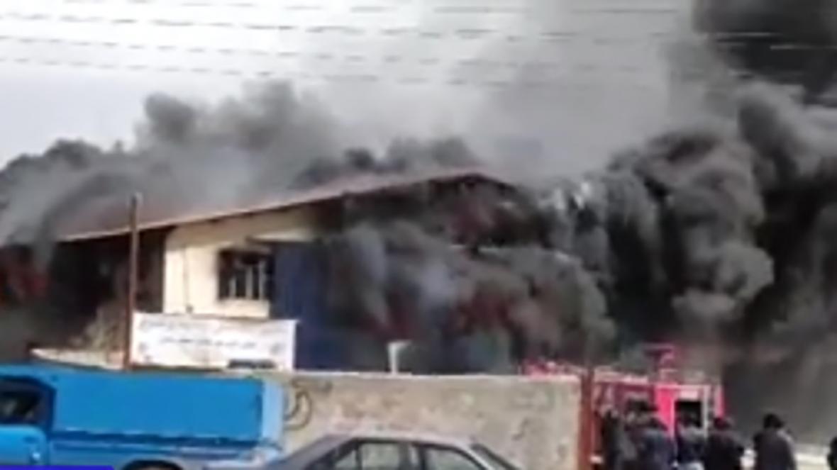 فیلمی از آتش سوزی کارگاه لوازم یدکی خودرو در مشهد فیلمی از آتش سوزی کارگاه لوازم یدکی خودرو در مشهد