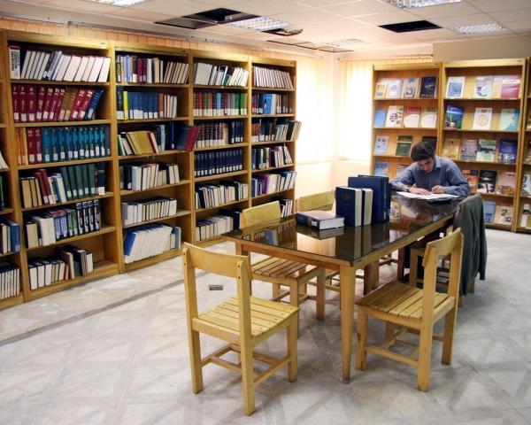 3 کتابخانه عمومی زنجان در حال باز طراحی است